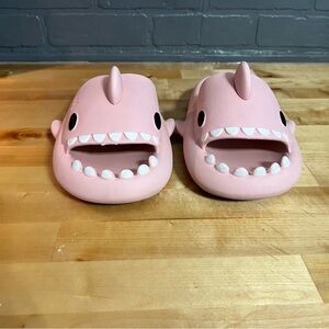 Unisex Shark Slides Cloud Slippers Summer Novelty Size W (7.5/8.5) M (6/7) Pink